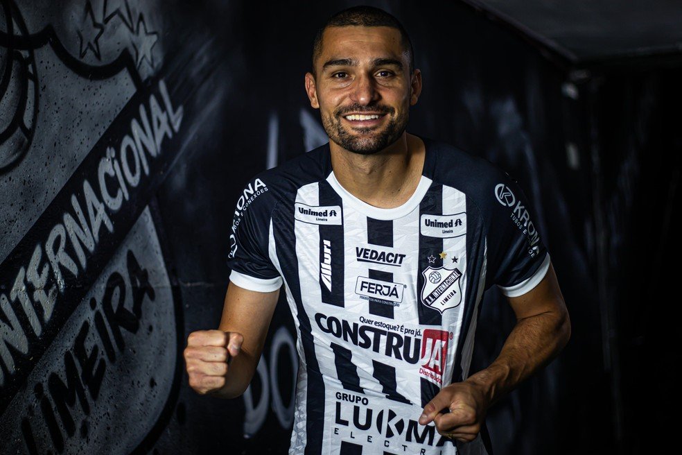 ultimadivisao's tweet photo. O artilheiro da Série C foi revelado pelo Palmeiras, mas poucos devem lembrar dele: Miguel Bianconi fez apenas 7 jogos no Verdão, entre 2013 e 2014. Saiu, rodou o mundo e agora tem 34 anos.

E tá voando mesmo na Série C: 9 gols, sendo 4 na fase decisiva, e mais 4 assistências. https://t.co/XB4IkkI7PL
