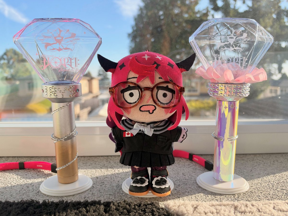 happy__yorkie's tweet photo. Lightstick decoration complete 🫪 Which one do you like better 🤗?

The one on the right is vinyl-wrapped, while the one on the left is spray-painted. Both were designed with IRyS’ solo concert logo color scheme in mind! 
#IRySConcert2026 #IRySart https://t.co/xzZiFlEAAe