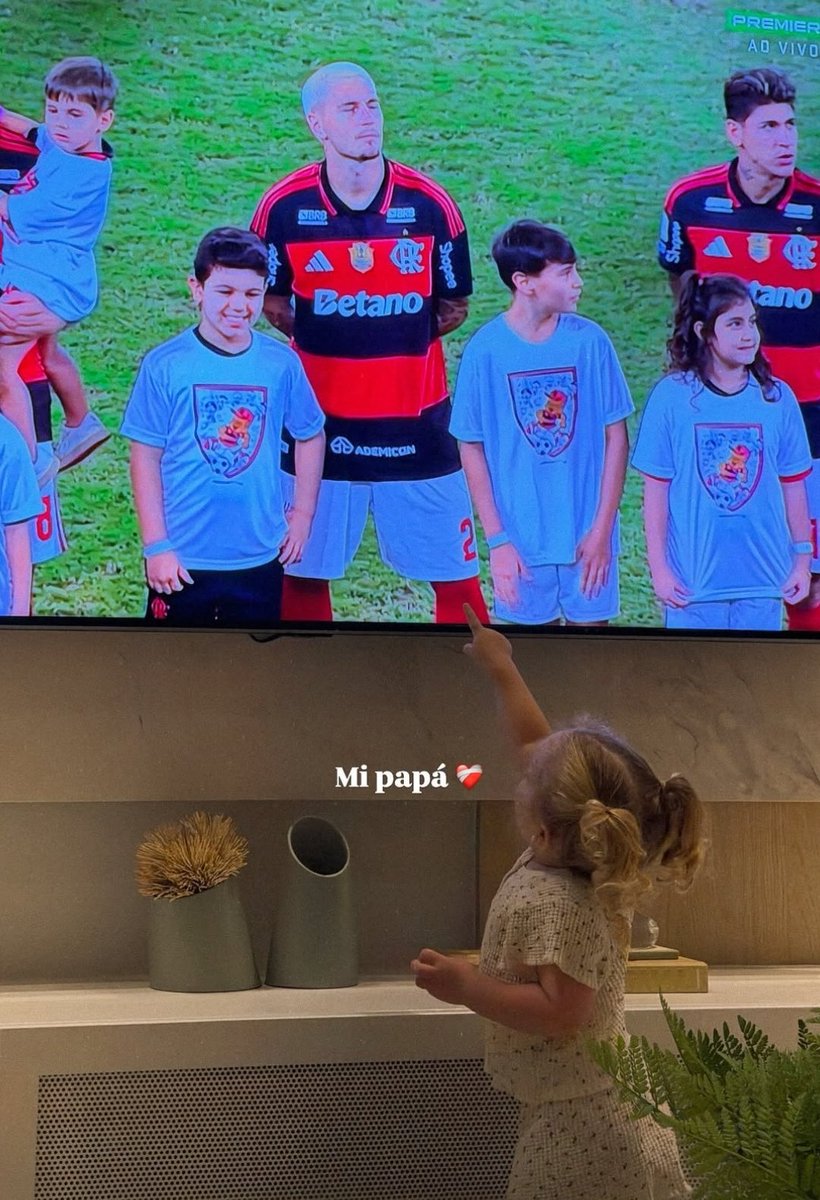 toinhodaplanet's tweet photo. Milena, quem foi o craque do jogo?

Mi papá🥰 https://t.co/0tJyIcV2jb