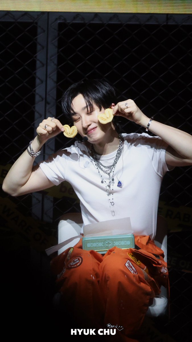 _hyukchu0404's tweet photo. #달님사랑한다 260919 EUNHYUK FANCON PRE-DEBUT 홍콩
모든 모습 다 좋아함🐰 #은혁 #이혁재  #Eunhyuk #be_ware_of_the_rabbit @AllRiseSilver https://t.co/t9auhlvyC0