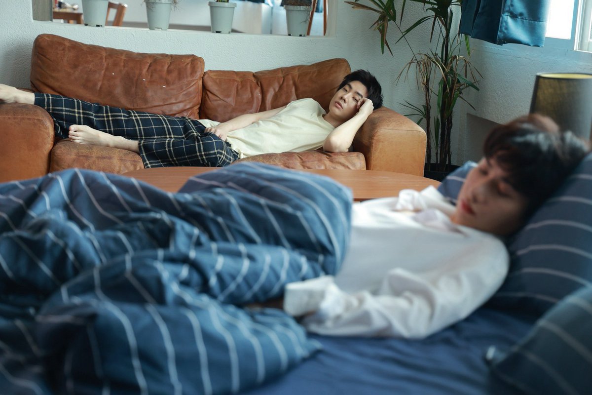 GunShotSeries's tweet photo. เช้านี้ของกองพลคือได้นอนแอบมองน้องมินิ เห้ยอาการหนักแล้วคุณตำรวจจจจจจจจ เก็บทรงไม่อยู่ละะะะะ 😳  

#GunshotSeries #GMMTV
@off_tumcial @AtthaphanP https://t.co/Pj9rezkyXC