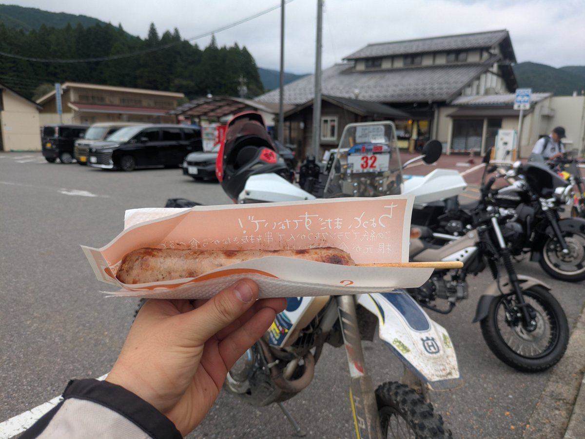 tobi10812's tweet photo. またフランク食ってる

#コマ練3days https://t.co/6tbZWWuPeY