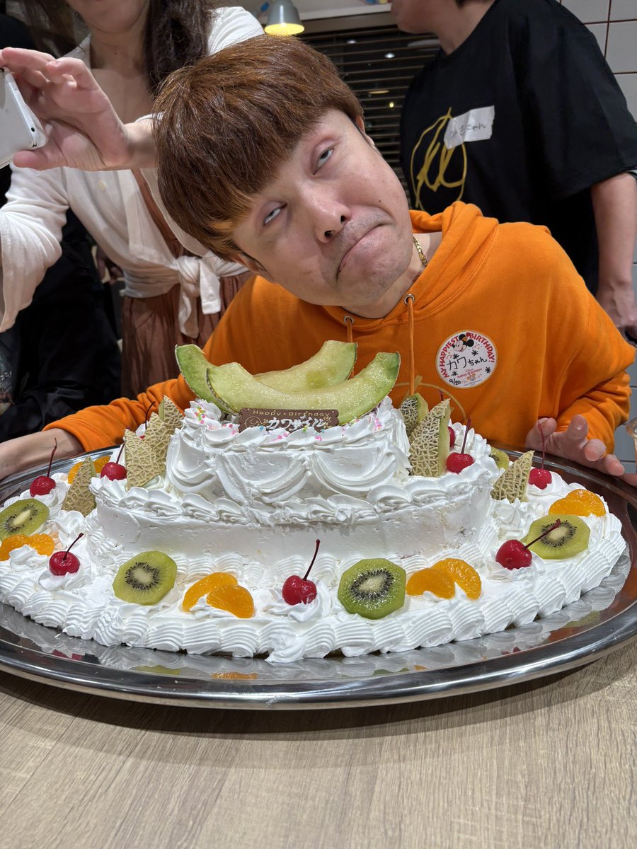 leochanobaba's tweet photo. 昨日はカワちゃんのbirthdayオフ会に参加しました❣️
アットホームな雰囲気でドラコさんの手料理とおむころさんのケーキ最高でした😊🍰
カワちゃんと初めてお話ししましたが優しくて変顔が面白かった☺️
楽しかったです💖
#カワザイル
#ドラコ https://t.co/HUYGsavYS8