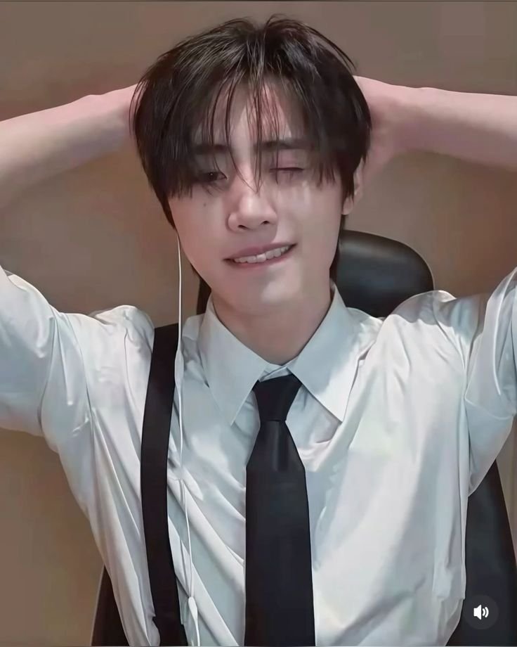 byeol_ice's tweet photo. Sexy Hoon..✨️ https://t.co/QUV3LhaLLS