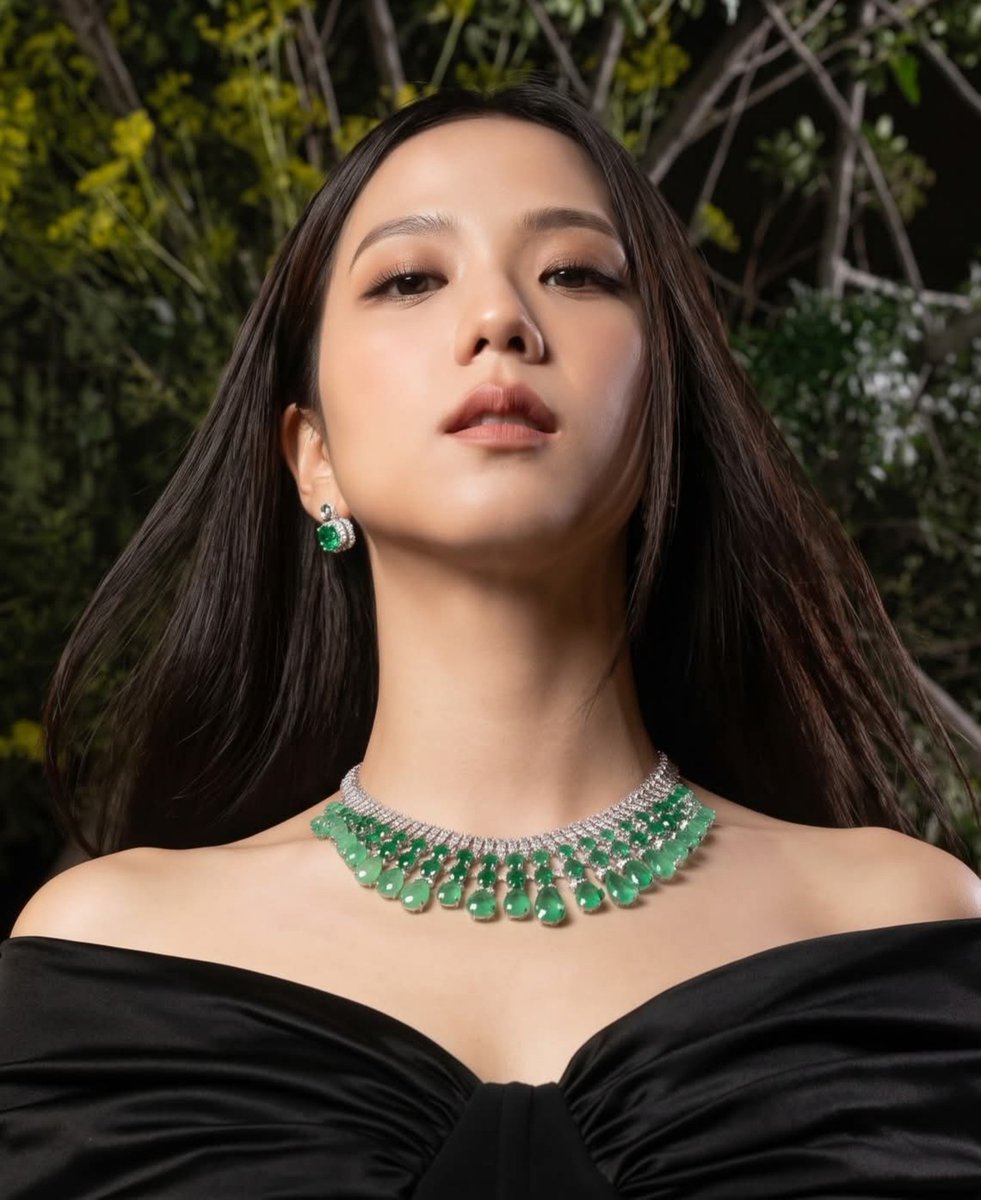 sooyaland103's tweet photo. CARTIER DIVAAAA https://t.co/AzeKPiDX3L