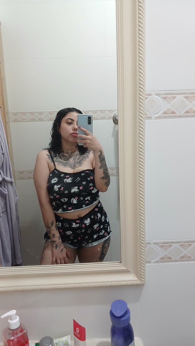 nicklimas141's tweet photo. Esse pijama é perfeito pra ir na padaria de manhã 🌄 

https://t.co/wuzryjevPy https://t.co/cn8CO1KZ9m