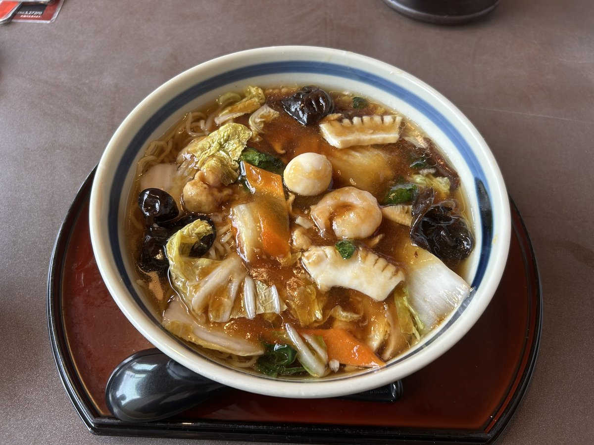 TOQNAGA's tweet photo. 今日は息子と2人でランチ
息子がたれカツ丼が食べたいとの事で
レストラン三宝で
五目うま煮めん大盛
具沢山で美味いね
息子もたれカツ丼でご満足
ごちそうさまでした https://t.co/WDiMjMRJXQ