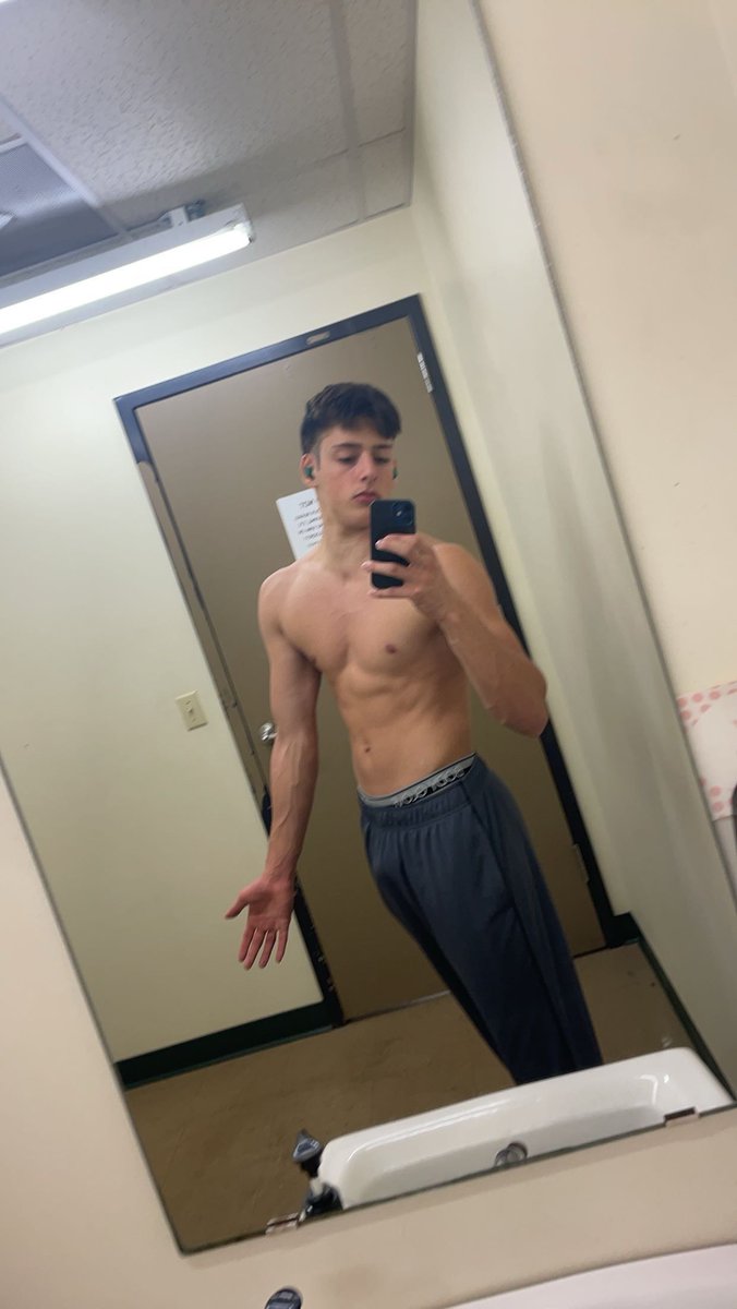 noahmck45's tweet photo. past physique check https://t.co/ZoIomaEfe6