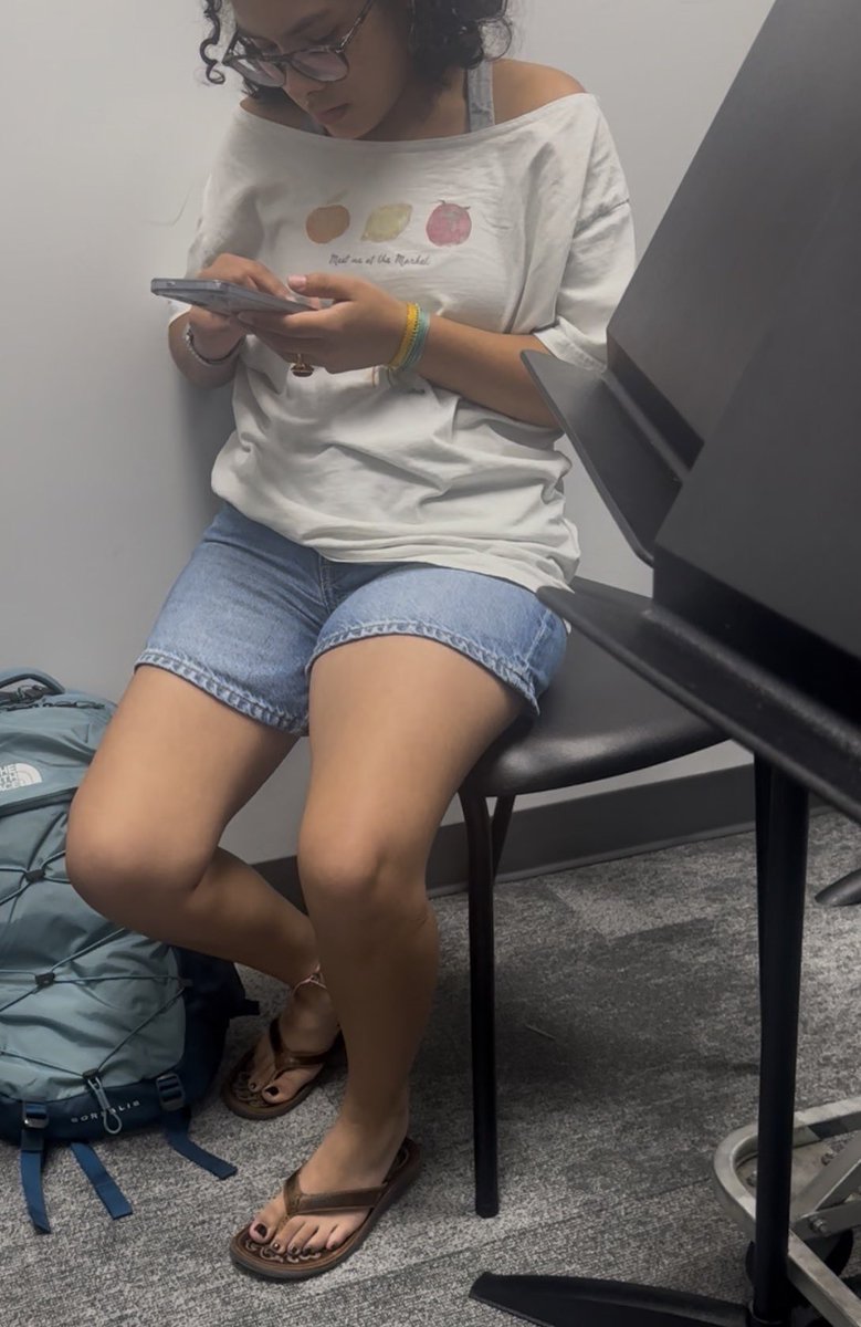 Leothecatcher's tweet photo. cute girl feet #candid #candidfeet #goon #trib #feet #feetfetish #toes #feetworship https://t.co/6qnS8KYAhn