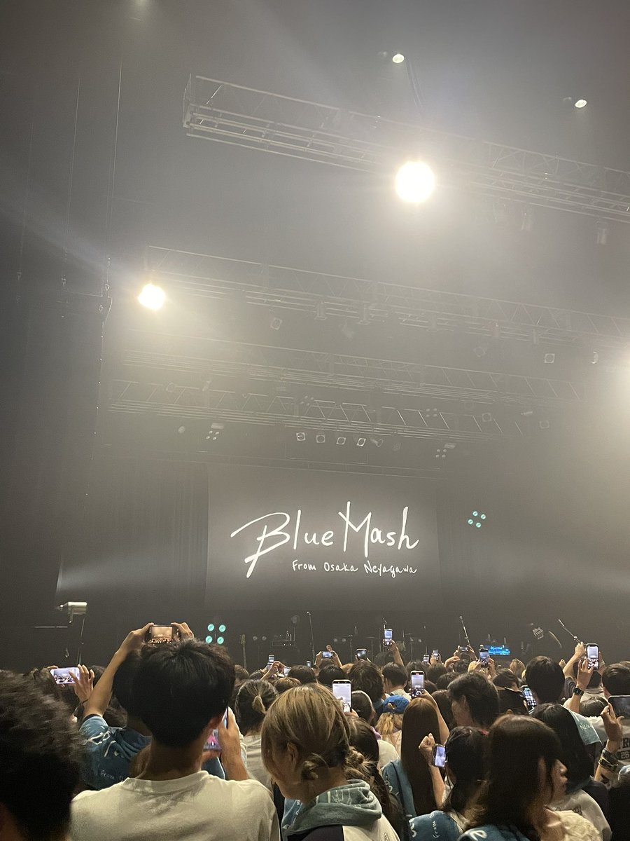 H1horock's tweet photo. 「ロックバンドは
痛み止めじゃなくて痛み分け」

大阪のBlue Mashは段違いにいいライブしてくれて楽しすぎた。 https://t.co/quwvZTBmYq