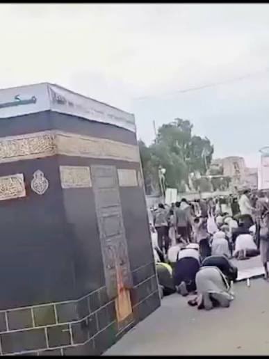 majedalkhalda's tweet photo. عملوا مجسمين للكعبة، واحدا في العراق وآخر في اليمن.

وكل شعاراتهم وهتافاتهم نحو القدس والمسجد الأقصى..

فلماذا لا يصنعون مجسما للمسجد الأقصى؟

لأن هدفهم الحقيقي مكة والمسجد الأقصى عندهم في السماء، لا على الأرض.

#ماجد_الخالدي https://t.co/ZBu33ZncF8