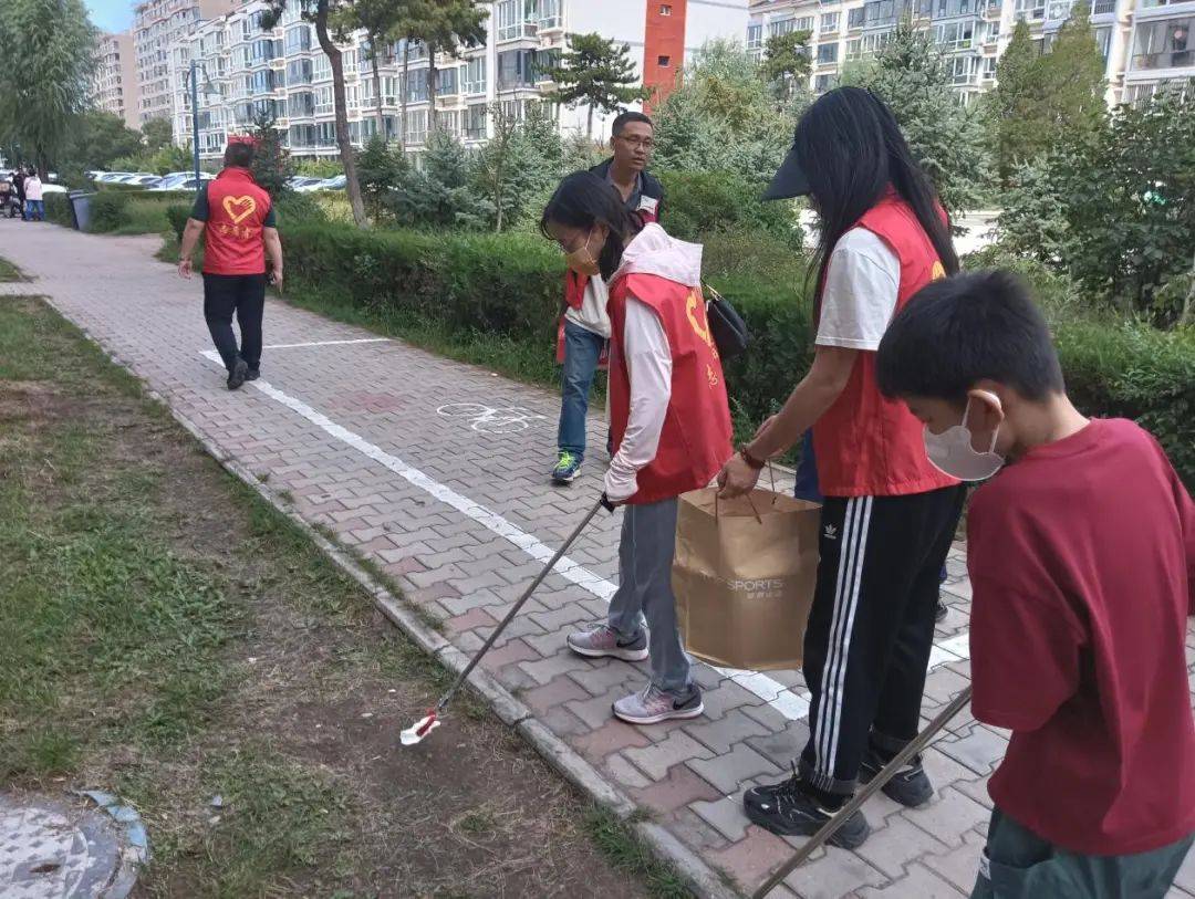 Senorit64376586's tweet photo. Join our neighborhood park cleanup this Saturday at 9 AM! Bring gloves u0026 snacks, let’s make our community shine together! https://t.co/gZZ2sDwNd8