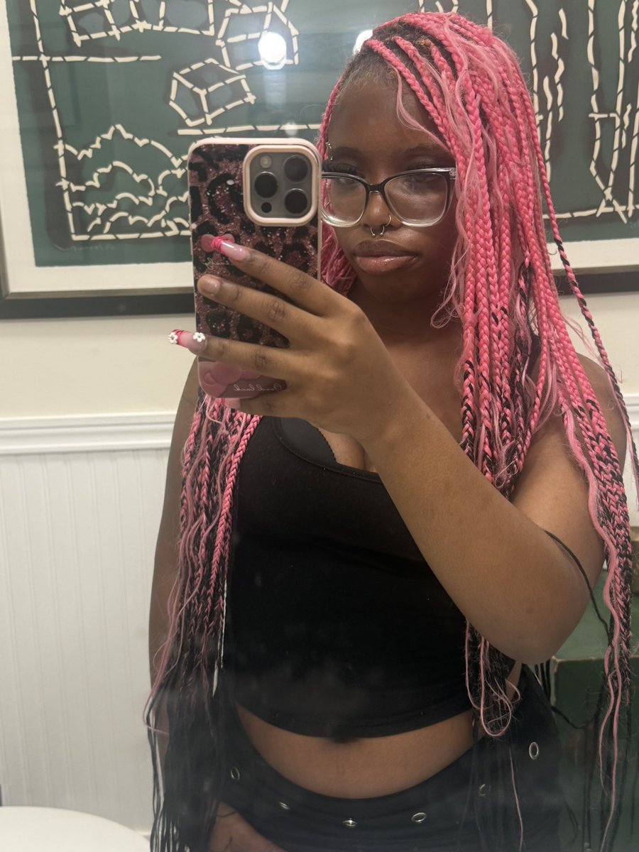 sourpatchkween's tweet photo. ft. Broken nail https://t.co/gThxN00Ggy