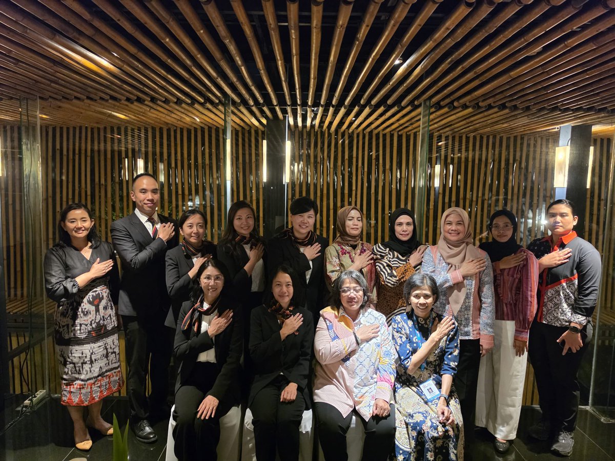hkpoliceforce's tweet photo. 🌍International Association of Women Police (IAWP) 63rd Annual Conference👤

HKPF Director of Management Services Ms. CHIU Wing-lan Margaret, led a delegation to attend the 🌍 @IAWPInfo IAWP Annual Training Conference and visit in 📍Bali, Indonesia🇮🇩, from 20-24 September. 

The event was attended by over 400 👮🏻women police officers from 73 countries. The theme this year is “Women Leading Global Change”, emphasizing the important roles 💪🏻 and increasing capacity of women officers in policing.

#HongKongPolice
#IM
#SmartPolicing
#InternationalOutreach
#IAWP
#INP