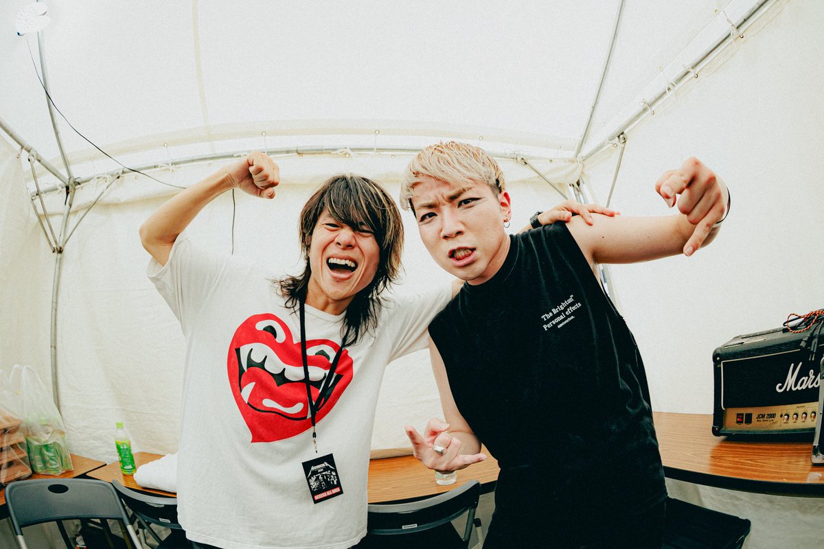 SBE_yuya's tweet photo. いしがきでキュウソネコカミのセイヤさんがSBEのライブ見に来てくれました！
まさか過ぎた…愛です❤️‍🔥

去年SBEのツアーで対バンしてからずっと良くしてくれて、いしがきでもとんでもなくデカい背中を見せて、優しくカッコいい大先輩

また同じステージで一緒にできるように頑張ります！🔥
📸 @son_tkhs https://t.co/An34Lp91Cv