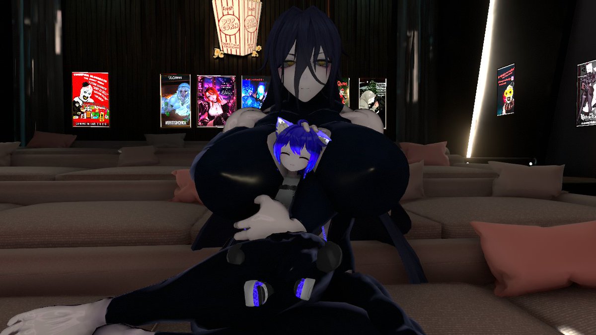 SpacyTheCatBoy's tweet photo. A movie night after quite a while without seeing my muscular friend (1/2)

#sizevr #giantess #Musclegirl 

@jafferboof https://t.co/UvA4pFVJws