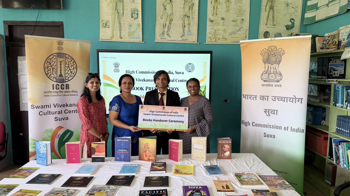 iccr_suva's tweet photo. 📚 स्वच्छता ही सेवा 2026 🌿

स्वच्छता ही सेवा 2026 के अंतर्गत भारतीय उच्चायोग, सुवा एवं स्वामी विवेकानंद सांस्कृतिक केंद्र ने रेवा सकेंडरी स्कूल को पुस्तकें भेंट कीं तथा “स्वच्छता की पाठशाला” विषय पर एक रोचक एवं ज्ञानवर्धक प्रस्तुति दी।

इस पहल के माध्यम से विद्यार्थियों को स्वच्छता, व्यक्तिगत स्वास्थ्य, जिम्मेदार अपशिष्ट प्रबंधन तथा पर्यावरण के प्रति जागरूक जीवनशैली अपनाने के लिए प्रेरित किया गया। भेंट की गई पुस्तकें विद्यार्थियों में अध्ययन, ज्ञान और सीखने की संस्कृति को बढ़ावा देंगी।

आइए, युवा पीढ़ी को जागरूक बनाकर स्वच्छ, स्वस्थ एवं जिम्मेदार समाज के निर्माण में अपना योगदान दें।
📚 Swachhata Hi Seva 2026 🌿

As part of Swachhata Hi Seva 2026, @HCI_Suva and @iccr_suva gifted books to Rewa Secondary  School and conducted an engaging presentation on “Swachhata Ki Pathshala.”

The initiative encouraged students to adopt cleanliness, personal hygiene, responsible waste management and environmentally conscious habits in their daily lives. The gifted books will further promote reading, knowledge and learning among the students.

Together, let us nurture young minds and build a cleaner, healthier and more responsible society.

#SwachhataHiSeva2026 #swachhatakipathshala #SHS2026 #cleanlinessisnexttogodliness #BookDonation #rewaprimaryschool #hcisuva #svccsuva