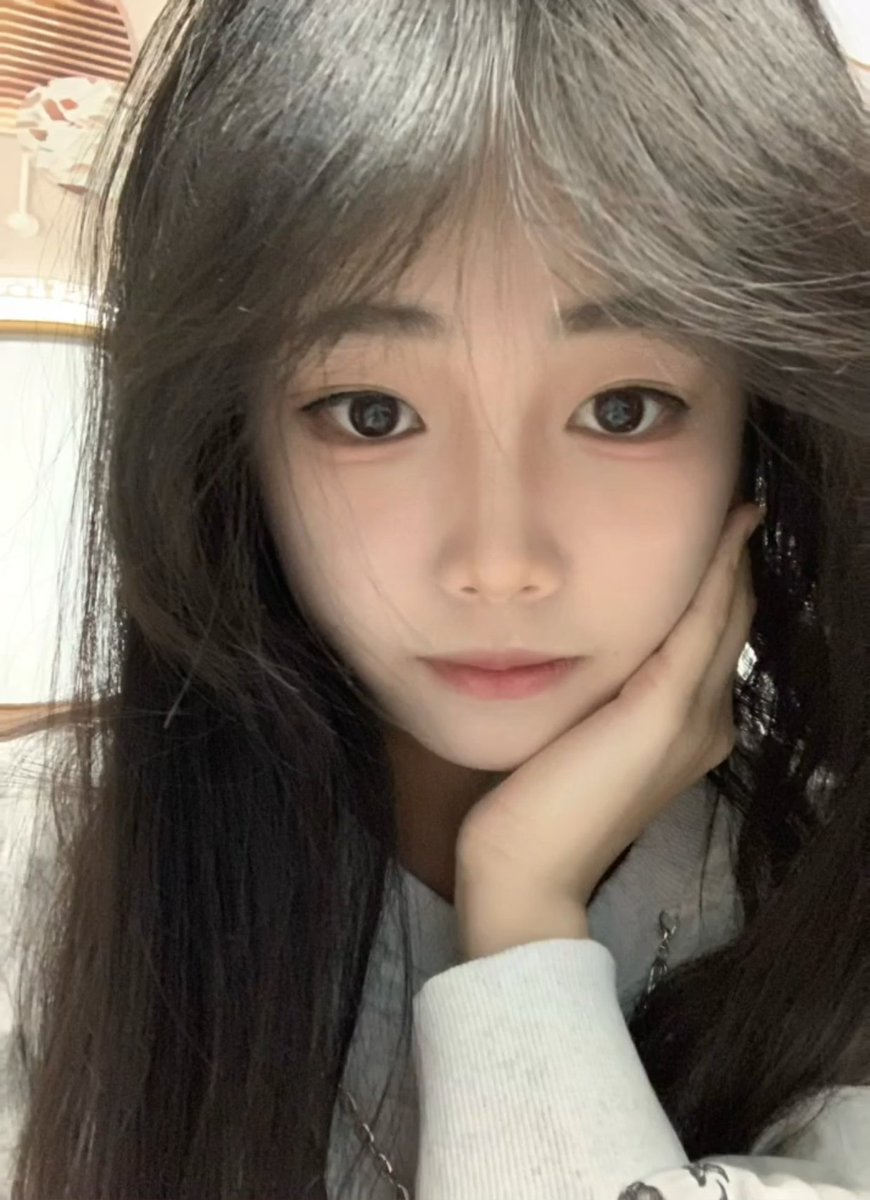 AmyHernand2aux's tweet photo. 有爸爸要来锐评我19岁的福嘛🥺                                                

心情不好来X发泄了   

真没有🚪  流言1我真的给呀 https://t.co/DgcJnTe536