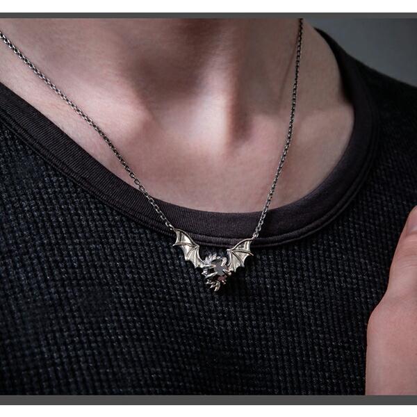 SJ_Gin_No_Kura's tweet photo. 【闇を纏う、漆黒の翼】Artemis Classic — 悪魔の翼ペンダント
闇夜に舞う悪魔の翼をイメージした、ハードでありながらどこか気品を感じさせるペンダント。
https://t.co/26kLAYeQf6
#artemisclassic #アルテミスクラシック
#pendant #ペンダント
#necklace #ネックレス https://t.co/Vt6iO0ijg0
