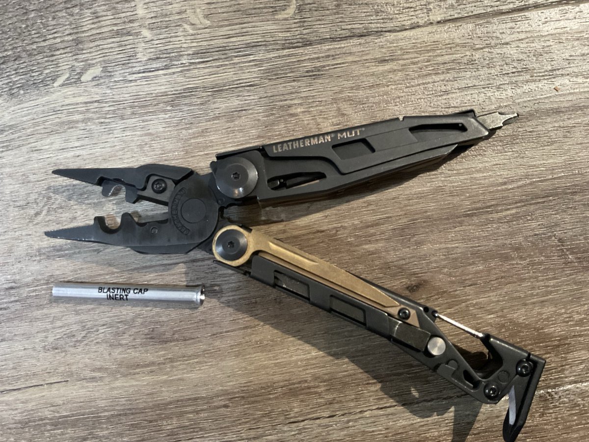 Inertlab's tweet photo. 画像は今回キャップをかしめるのに使用したクリンパー
油圧式でかしめたタイプも作りたいですが再現出来ないのが辛い😵 https://t.co/oMQ9JN9rrg