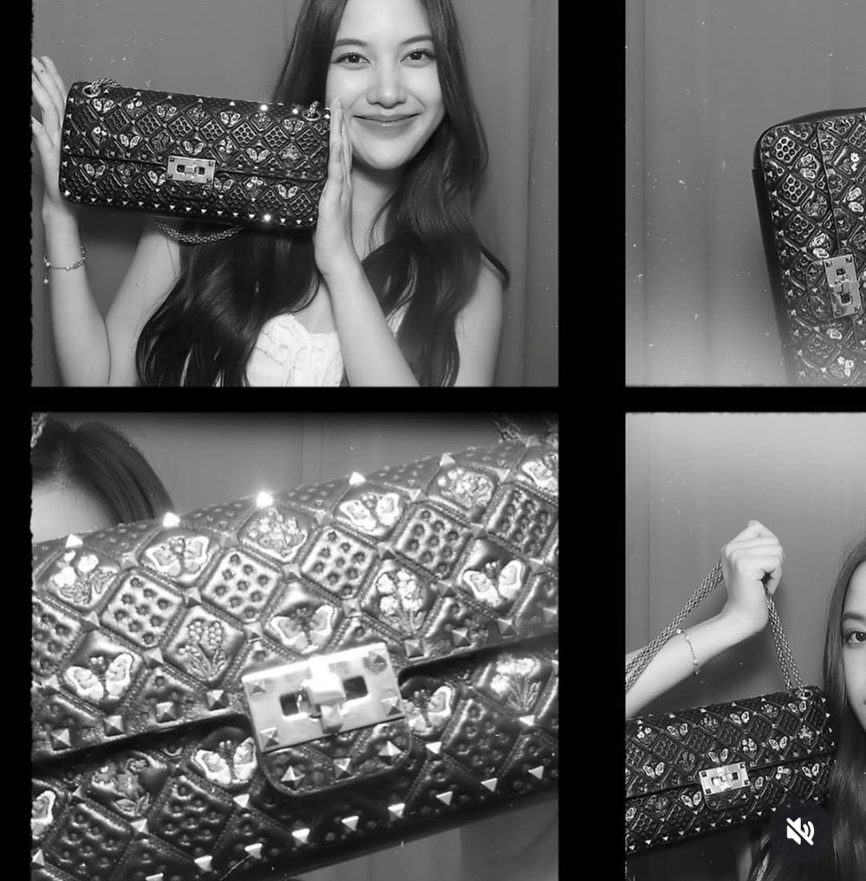 PYFREEN's tweet photo. The best BA of Valentino  Freen with her Valentino Garavani Rockstud Spike Bag 🤗💕

https://t.co/neejSF6IOC

#ValentinoxFreen
#ValentinoGaravani
#RockstudSpike
#srchafreen‌
#GIRLFREEN https://t.co/CsDqc2ffzf