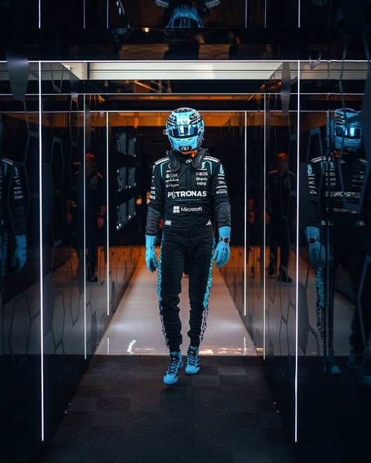 pviiig7gr's tweet photo. Its race weekend meaning I see George Russell this week! 🩵🩵🩵🩵 https://t.co/XPR9OJUK08