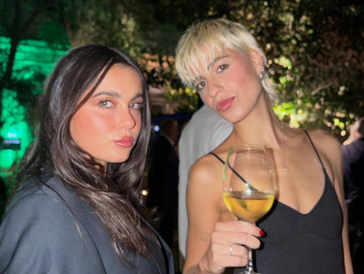 chiaranewss's tweet photo. 📷 | Chiara Oliver aparece en la última publicación de @/annasofiree en instagram 🖤

«madriiii q bonitooooo»

🔗: https://t.co/frf0vWVtpI https://t.co/qvPPPnaK3T
