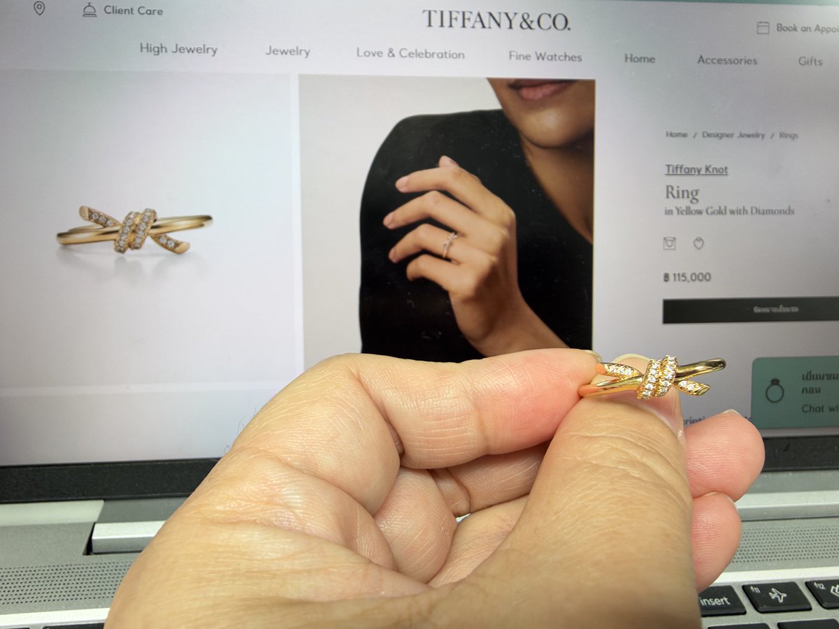 NokNoriko2's tweet photo. เงินน้อย ได้แค่นี้นะ 🤣

#TiffanyAndCo https://t.co/IiCahU7oiO