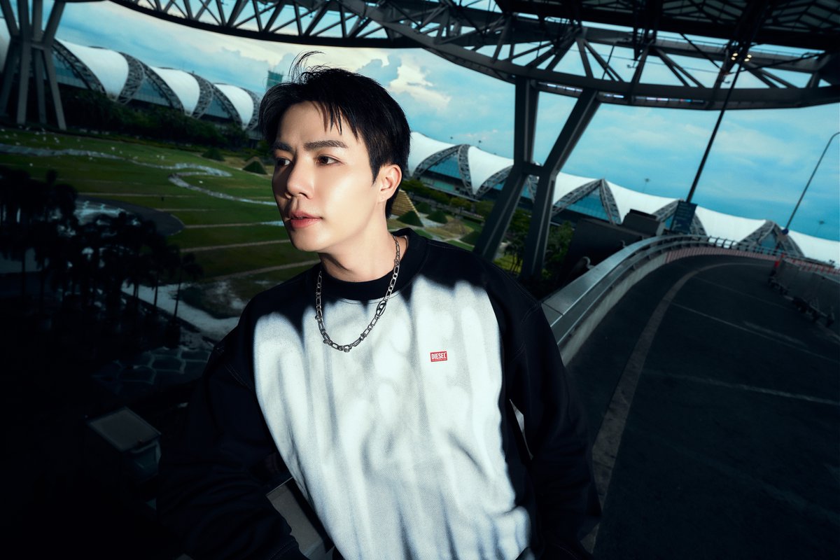 mintmag_th's tweet photo. เท่พร้อมบิน! ส่องแอร์พอร์ตลุคหนุ่ม ‘ซี พฤกษ์’ เตรียมบินลัดฟ้าไปมิลาน เพื่อร่วมชมแฟชั่นโชว์ DIESEL คอลเล็กชั่น Spring/Summer 2027 ที่จะจัดขึ้นในวันที่ 22 กันยายนนี้ ณ Moncucco, 35 เวลา 21:00 น. ตามเวลาไทย เหล่าแฟนๆ เตรียมรอชมความฮอตของเขากันไว้เลย 💚

ZEE PRUK GO TO MILAN
#ZEEPRUKDIESEL
#Diesel #DieselSS27
#ZeePruk
#MintNews