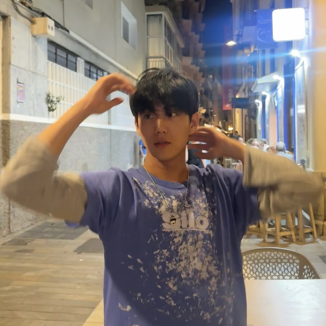 9IEK9I's tweet photo. 황인탁의 옷 관리법 클래스 필요함 https://t.co/jjXLW8b9XS