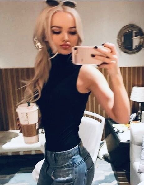 kissntcll's tweet photo. how have i never noticed how thinspo she is omg https://t.co/8MXq8PyzY8