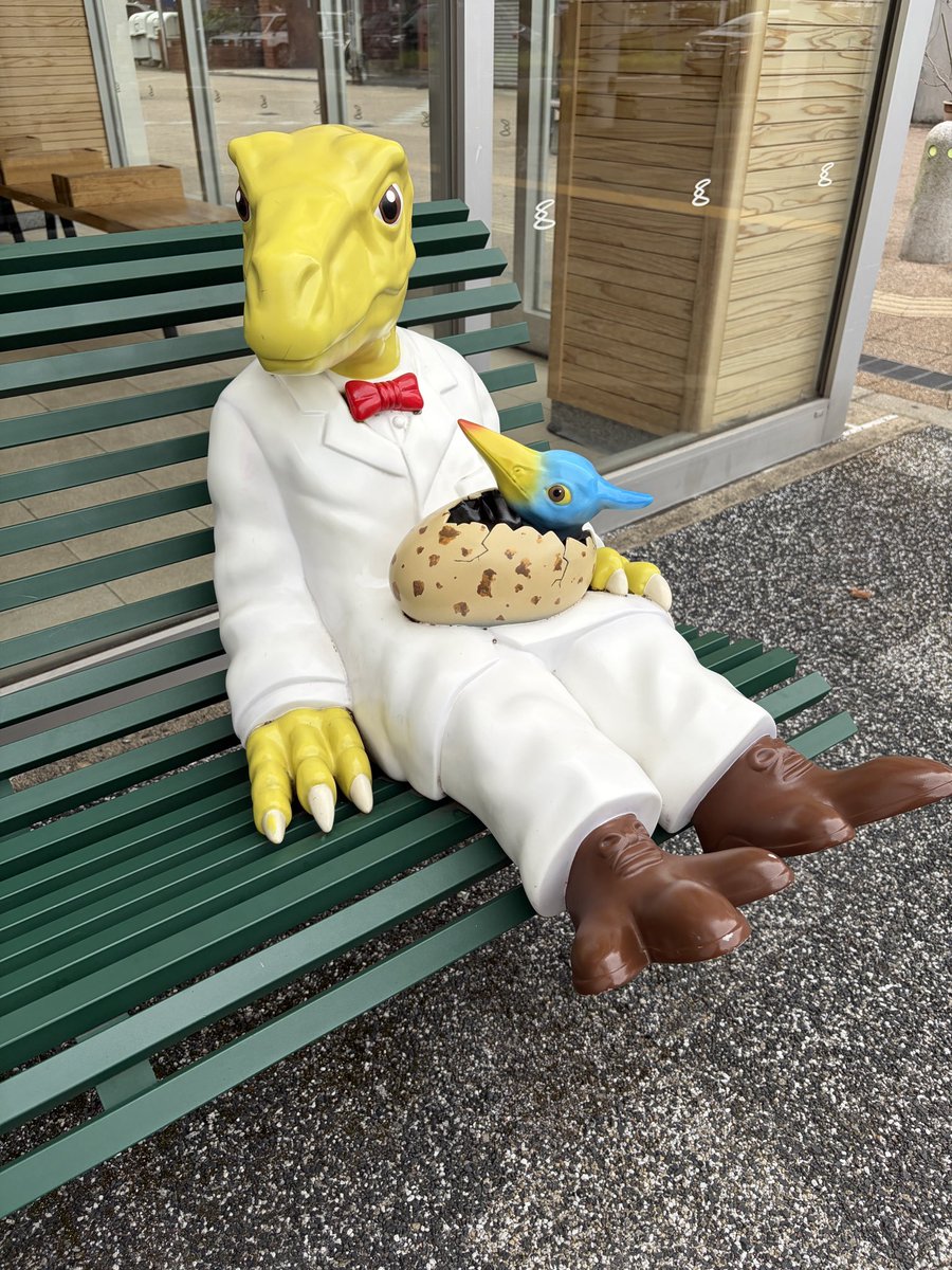 COF_FE's tweet photo. 駅周辺も恐竜推しで楽しいね。今回はあんまり滞在しなかったけど周辺散策したい https://t.co/GMlk0X0vtL