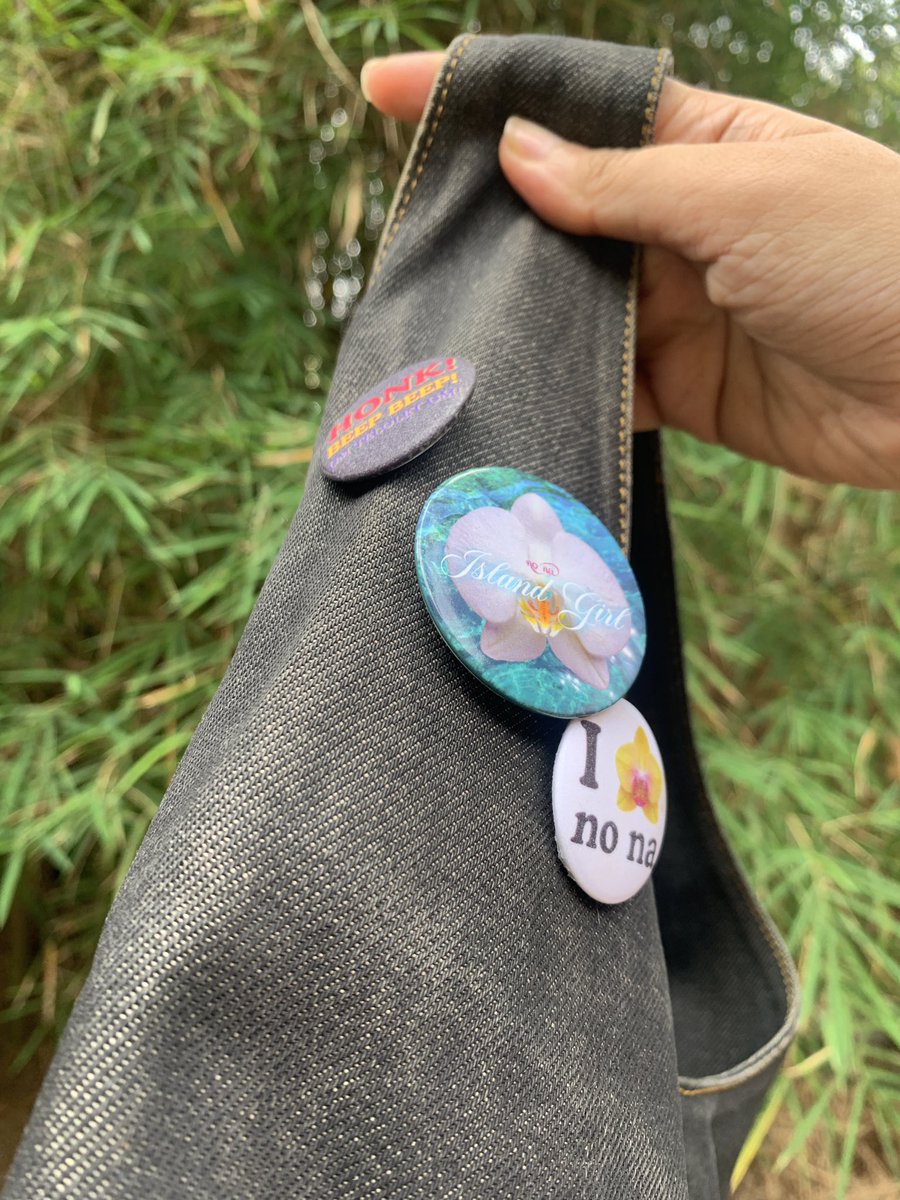 Tachidraws_'s tweet photo. THANK YOU FOR @__cipicipa and @cleoparttime  FOR THESE LOVELY PINS 🌺🌺💖💖 I WILL KEEP THEM ON MY BAG THEY LOOK SO PRETTY https://t.co/gp8r1QmfIM