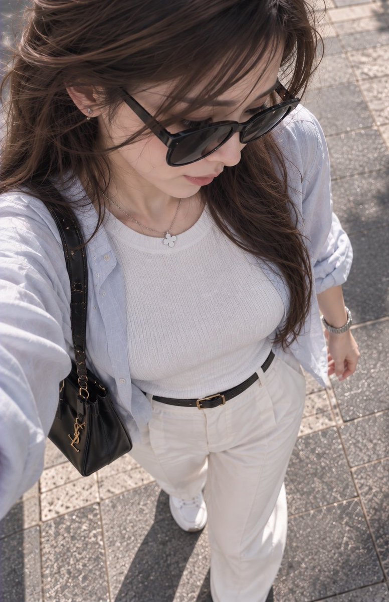 Eaxhello's tweet photo. OOTD 

这天气 我热死 https://t.co/Cfw4K557du