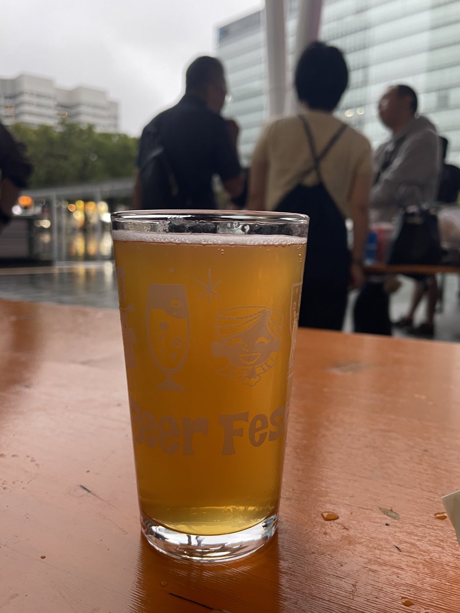 hiwaka's tweet photo. 嵐の2026秋けやきDay5、3杯めは東京大塚・NAMACHAんBREWINGのハーブアンドスパイスビール「やみつきトムヤムクン」。
名前の通りの味!エビ!ナンプラー!辛い!旨い!でも見た目はビール!🦐🍜😅
#beerkeyaki https://t.co/EtF2OCdOUs