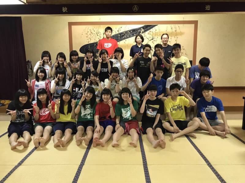 Korepyon0801's tweet photo. 数年前に見つけた、陸上部の夏合宿の画像。
合宿の夜って裸足率多いから、足裏見れるチャンス増えますよねw

#足フェチ 
#裸足フェチ
#足の裏
#足裏フェチ https://t.co/SfngRRQt7a