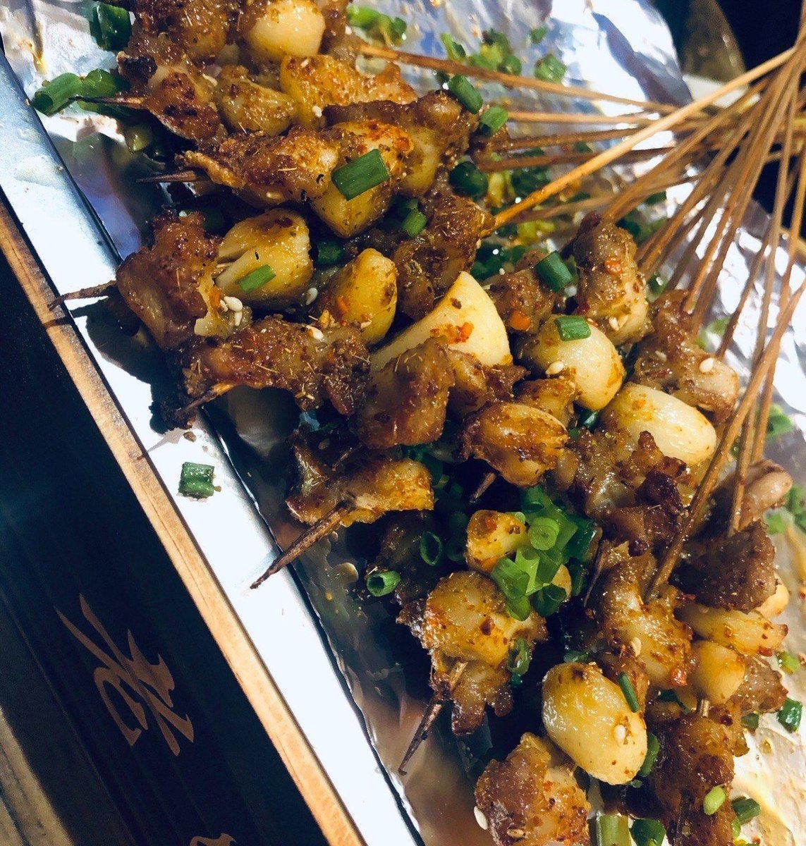 sans71100352's tweet photo. Craving a quick late-night bite Grilled corn on the cob slathered with spicy chili butter hits different—street-side snacks always have the best vibe! https://t.co/QUz5TD3GXX