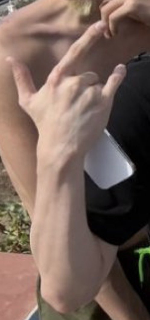 jijiseobsos's tweet photo. jiung’s arms recently 🫠 https://t.co/RNn2EVgCW1