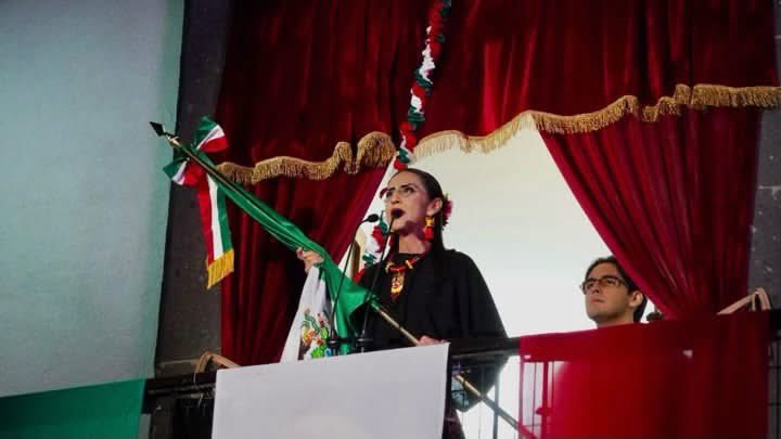 Cocoortiz2001's tweet photo. 🇲🇽 ¡Qué noche la de anoche!

Junto a nuestra Presidenta Municipal, mis compañeras y compañeros regidores y nuestra gente, celebramos el Grito de Independencia con música, alegría y mucho orgullo por México. 

🎶 Espinoza Paz y Grupo Liberación 

¡Viva México! ¡Viva Tlaquepaque! https://t.co/08VMwahYbI