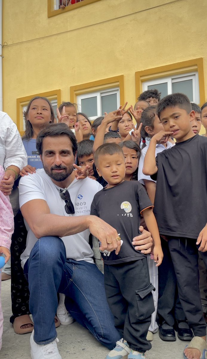 Neeraj_good's tweet photo. Hello @SonuSood  भैया मैंने आपके बारे में सुना और पढ़ा है आप गरीबों के मसीहा हैं गरीबों की बहुत मदद करते हैं। 

इसी उम्मीद के साथ मैं भी आपसे मदद चाहता हूँ,कि मैं पांच साल से secondhand phone चला रहा है मुझे एक अच्छा वाला फोन दिलवा दीजिये। 

मुझे आपके सिवा किसी से उम्मीद नहीं है 

आपका जीवन भर आभारी रहूंगा। 🙏