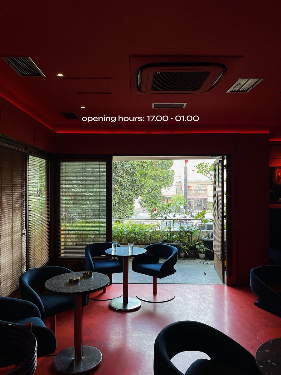 XiaoRodrig5q's tweet photo. Finally made it to Peels Records &amp; Bar in Bandung. A perfect spot for music and vinyl lovers, with a laid-back bar atmosphere. Love the retro interior and listening-bar concept—grab a drink, pick a record, and stay awhile. https://t.co/EqN3qzGJFq