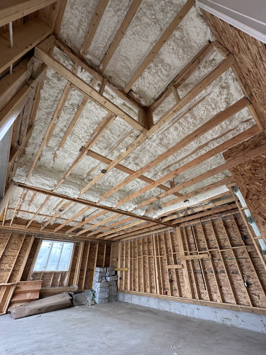 Kunwarjeethsr's tweet photo. Another garage ceiling done! 💪🏠 0.5 lb open-cell spray foam, R-50 insulation. Getting it done, one project at a time!

#SprayFoam #GarageCeiling #R50 #CalgaryConstruction #Insulation https://t.co/sfhMwDr6Uw
