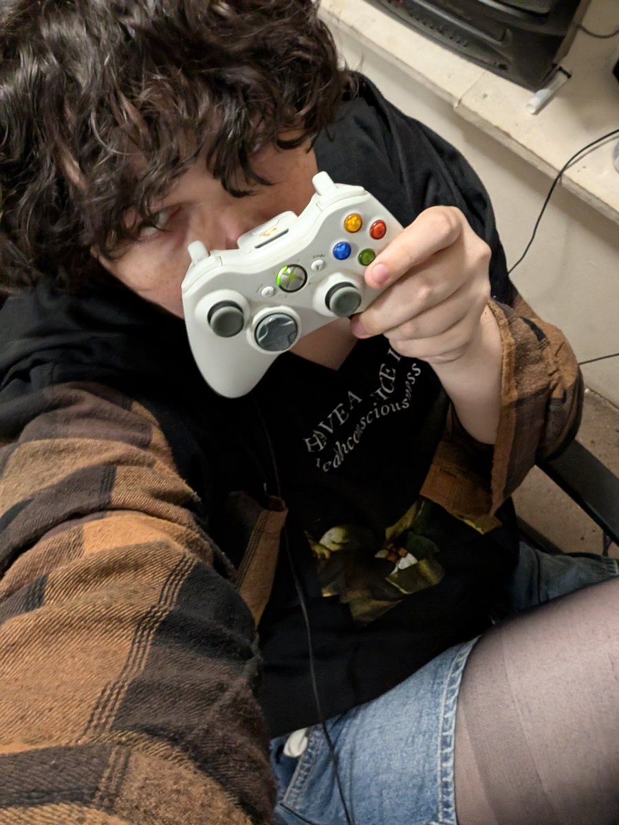 toraaalol's tweet photo. xbox 360 winter https://t.co/ih5ooq2x1x