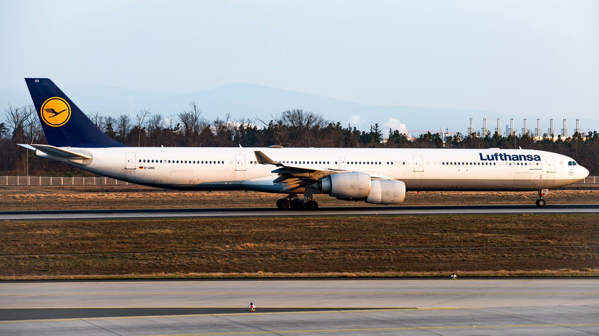 MamuD_Eleven's tweet photo. #A340写真展覧会

昨日漸くA345を撮れてついにA340シリーズ4種が揃ったので記念に https://t.co/qA5PaBX5eu