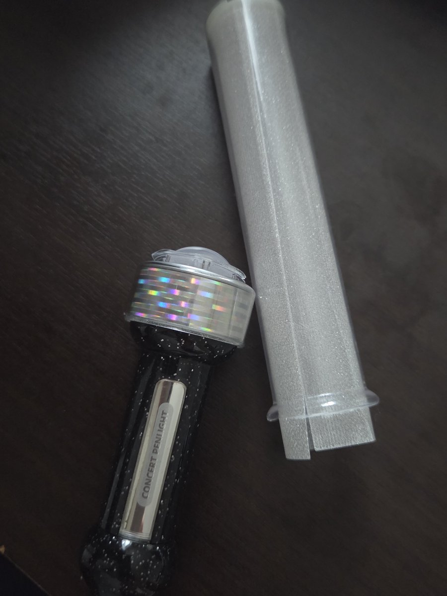 mumatsu70's tweet photo. 俠気乱舞でペンラでUO折ろうとしたら先の部分が吹っ飛んでいってしまった。 https://t.co/Epy5rLq4t5