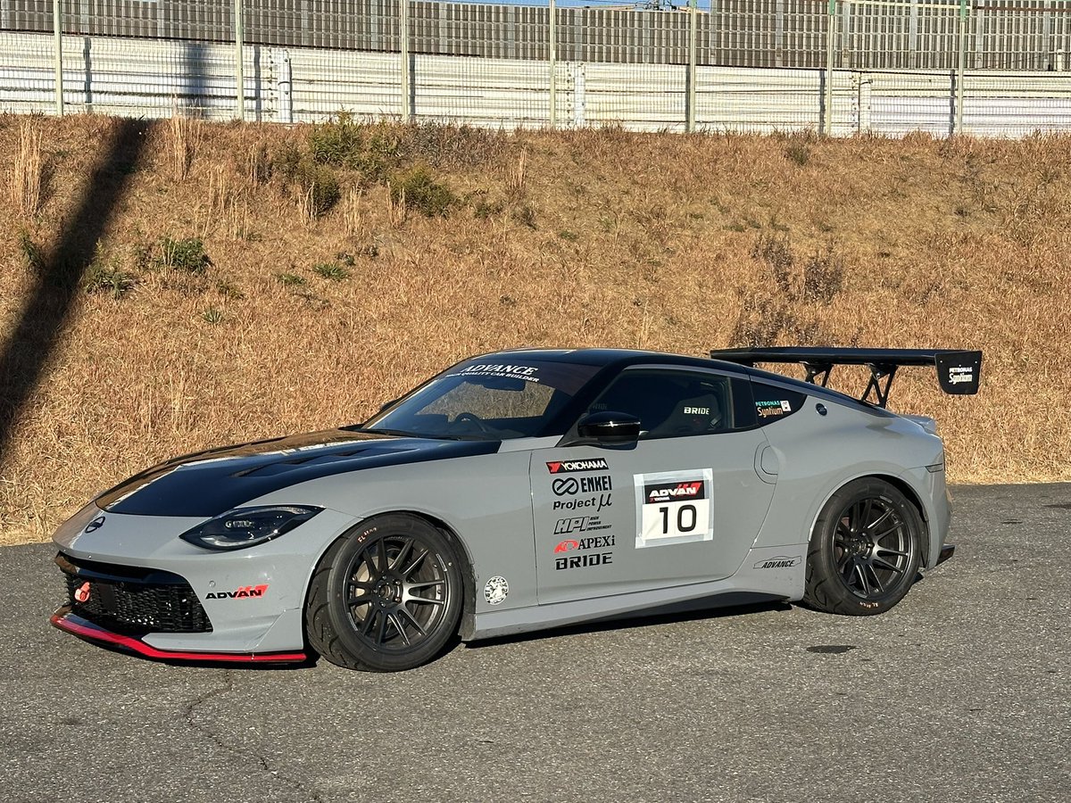 advance_y7447's tweet photo. アドバンスは、12月17日に筑波サーキットで開催される「REVSPEED 筑波スーパーバトル」に参加致します。

車両：ADVANCE RZ34

ドライバー：菊地 靖

開発を進めているデモカーRZ34で58秒台を目指して参加致しますので、応援よろしくお願い致します！ https://t.co/4ZpvEheWnh