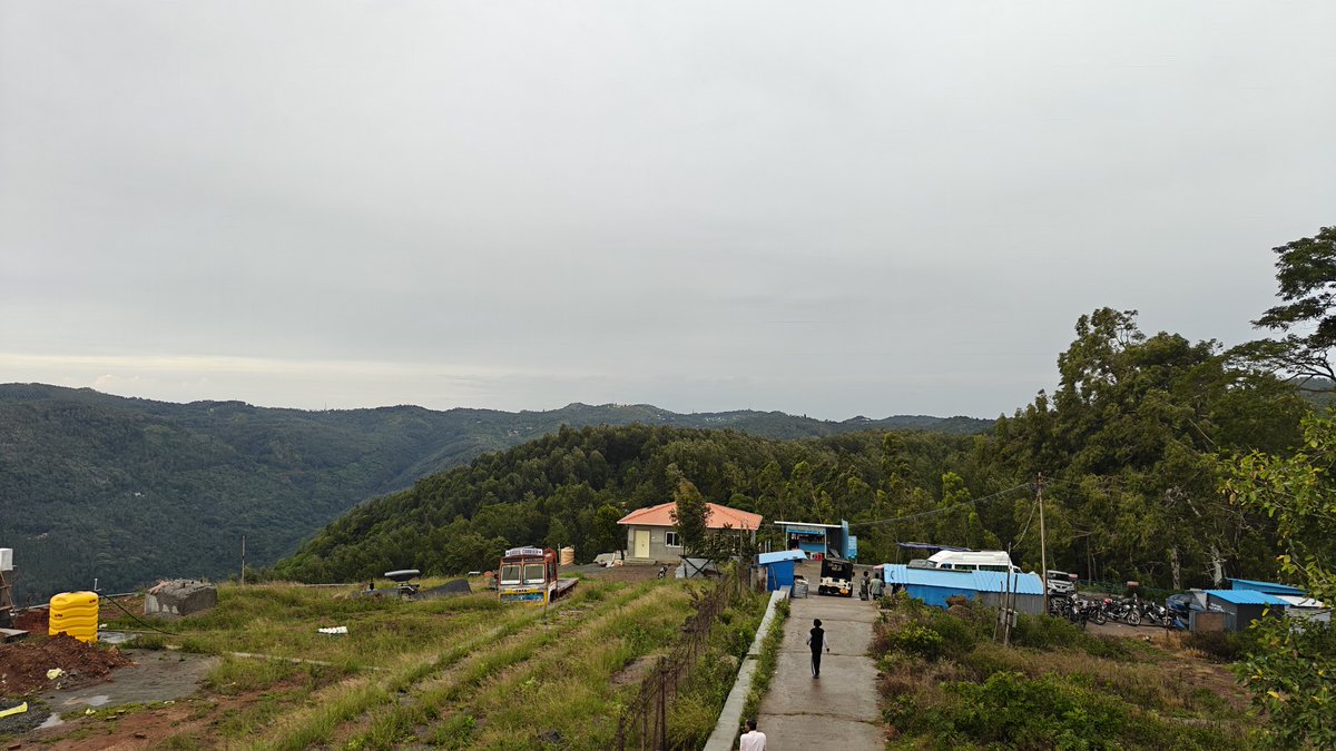 raghuchituri's tweet photo. Weekend getaway to Yercaud with friends + rich, warm hot chocolate at Moddys = pure bliss ☕✨ Nothing beats cool weather, good food, and great company! 🏔️🥪
#Yercaud #WeekendVibes #ModdysChocolates #HotChocolate #TravelDiaries https://t.co/TM9S4rgQ95