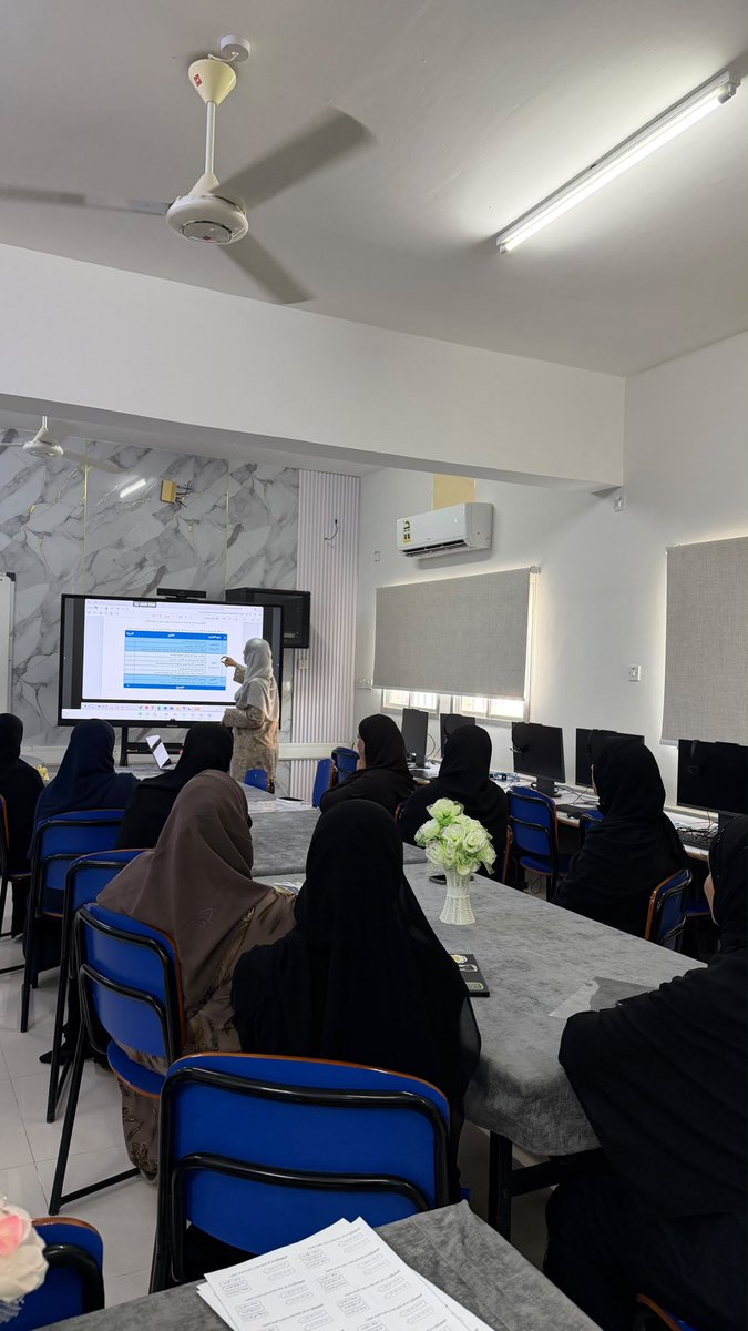 EduGovDkh4304's tweet photo. انطلاقاً من الاستعداد للعام الدراسي 2026 /2027م،نظمت معلمات الرياضيات اجتماعهن الأول لمناقشة تحديثات وثيقة تقويم المادة للصفوف(5–12)،تخلل الاجتماع استعراض آلية توزيع الدرجات وتقييم المشاريع والواجبات، إلى جانب عرض نماذج للاختبارات والأسئلة القصيرة المتوافقة مع المعايير المعتمدة. https://t.co/x9IofMoGXD