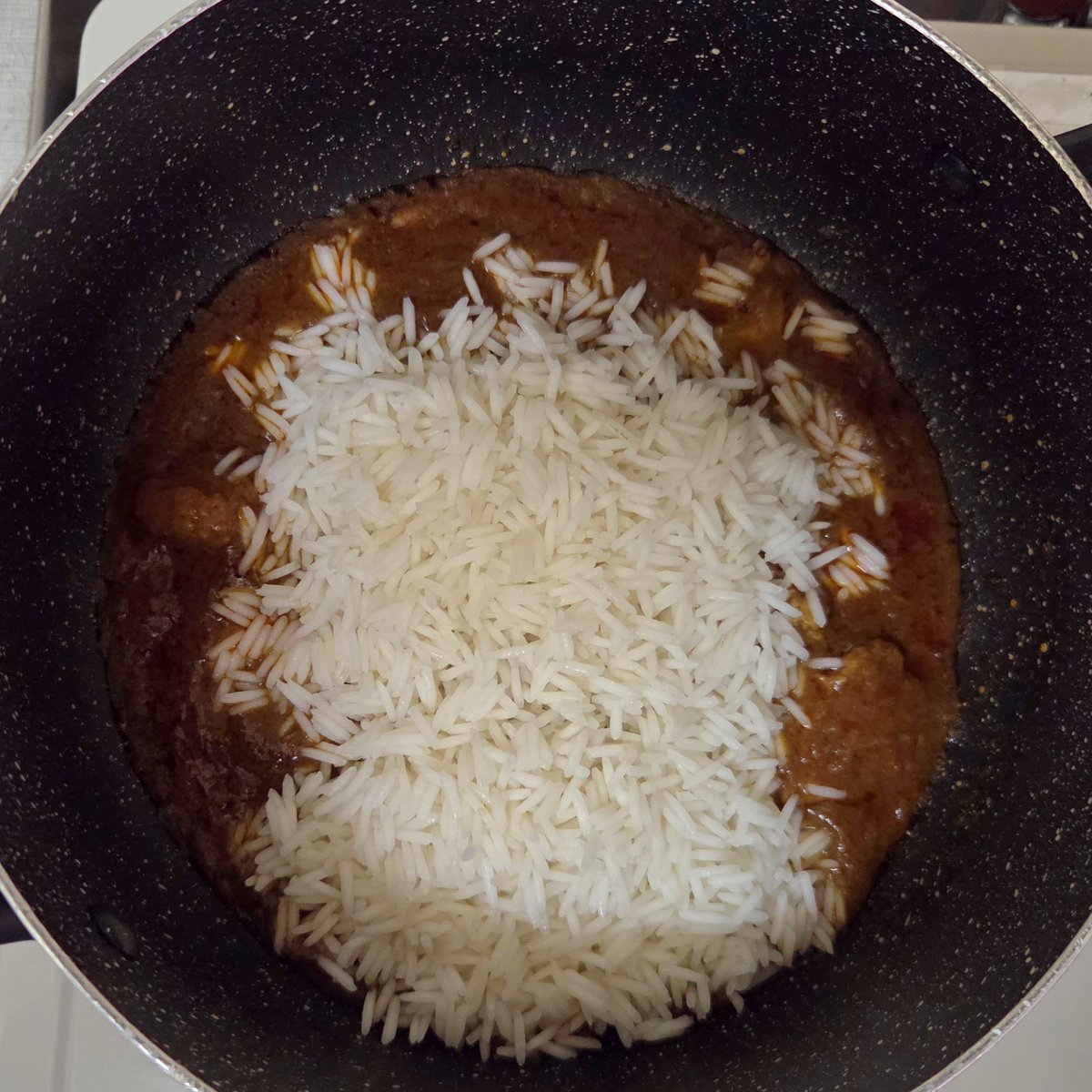 spicy_maruyama's tweet photo. レトルトカレーにバスマティライスを重ねて作る『レトルトカレービリヤニ』を初トライ。

これはこれで、けっこうアリですね！
作り方はブログで👇
https://t.co/rnNxAn2fO6 https://t.co/yvf3ePVSwN