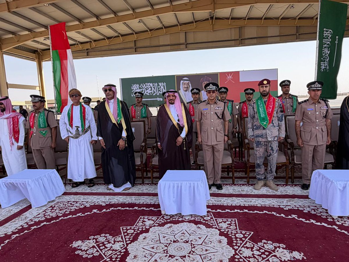 OmanNewsAgency's tweet photo. #سلطنةُ_عُمان تشارك المملكة العربية #السّعودية الشّقيقة احتفالها باليوم الوطني الـ 96 في احتفال نظمته الأمانةُ العامّةُ للاحتفالات الوطنية بالتعاون مع شرطة عُمان السُّلطانية بمنفذ الربع الخالي الحدودي بمحافظة الظاهرة.

#العُمانية https://t.co/8APwPVxjkZ